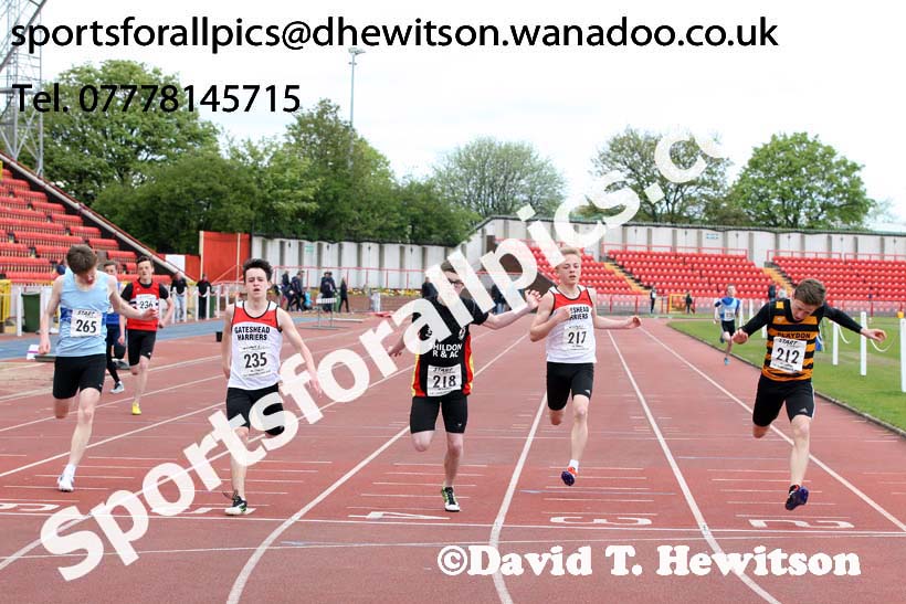 Boys under-15 200 metres, North Eastern Track and Field Champs, Gateshead Stadium. Photo: David T. Hewitson/Sports for All Pics